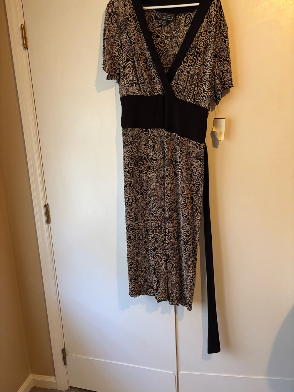 Women's Black & Beige Patterned Wrap Dress - Classic V-Neck